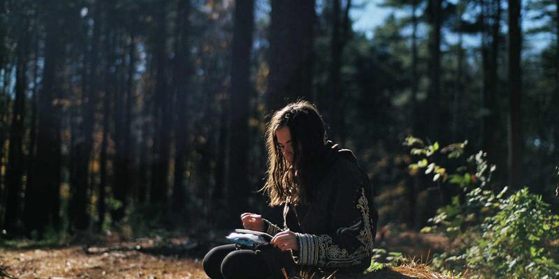 巴马坡月村旅居社区调查：候鸟人群如何通过长寿食品与社交网络构建健康生活