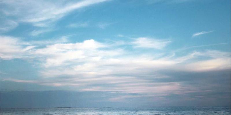 探秘广西巴马水晶宫：钟乳石奇观与高负离子环境对健康食品的启示